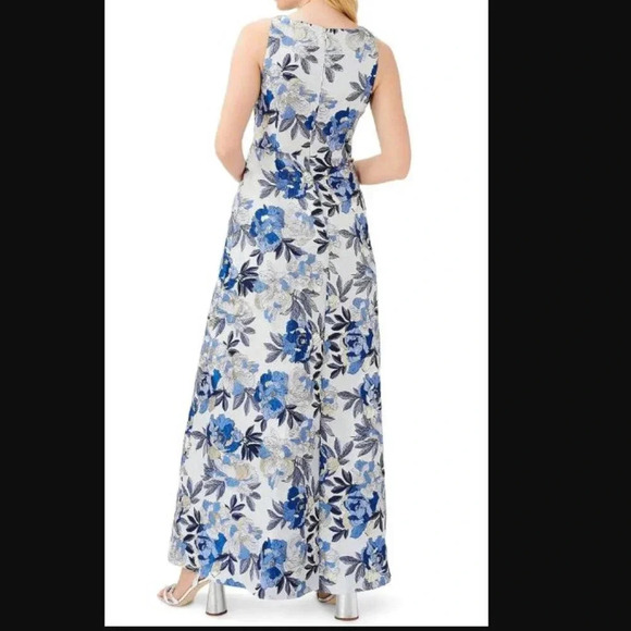 NWT Adrianna Papell Sleeveless Bateau Neck Long Dress size 6 - Picture 2 of 3